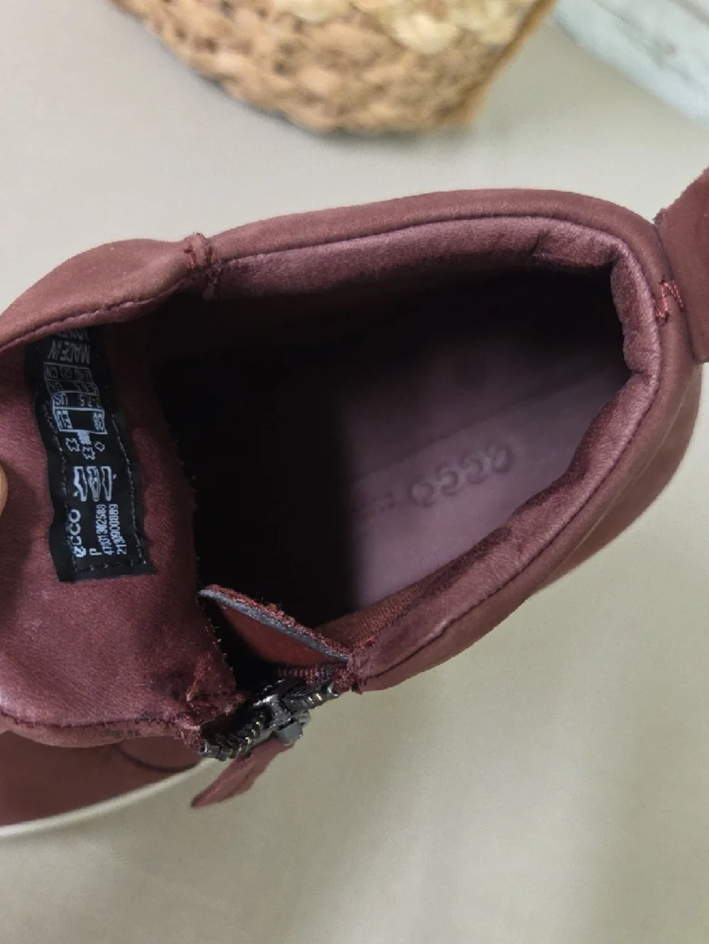 ECCO Womens Burgundy Leather Side Zip Ankle Boots / Sneakers Size 7/7.5 EUC 38